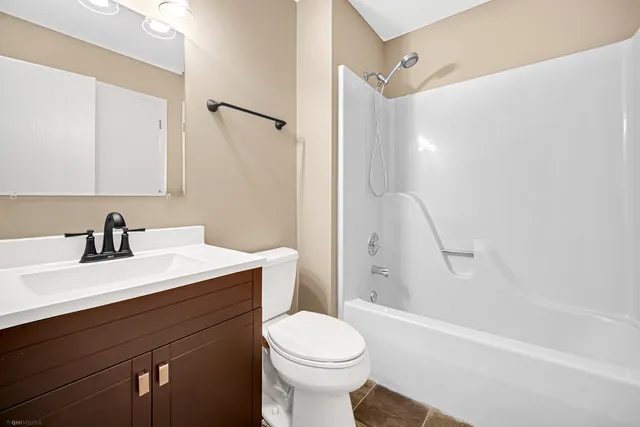 $2,450 | 1893 Appaloosa Drive, Naperville, IL 60565