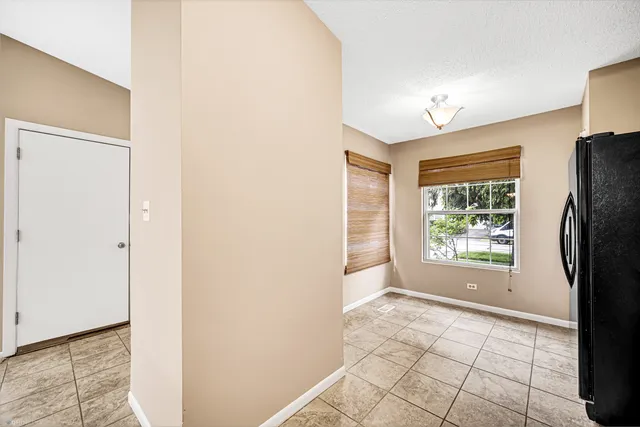 $2,450 | 1893 Appaloosa Drive, Naperville, IL 60565