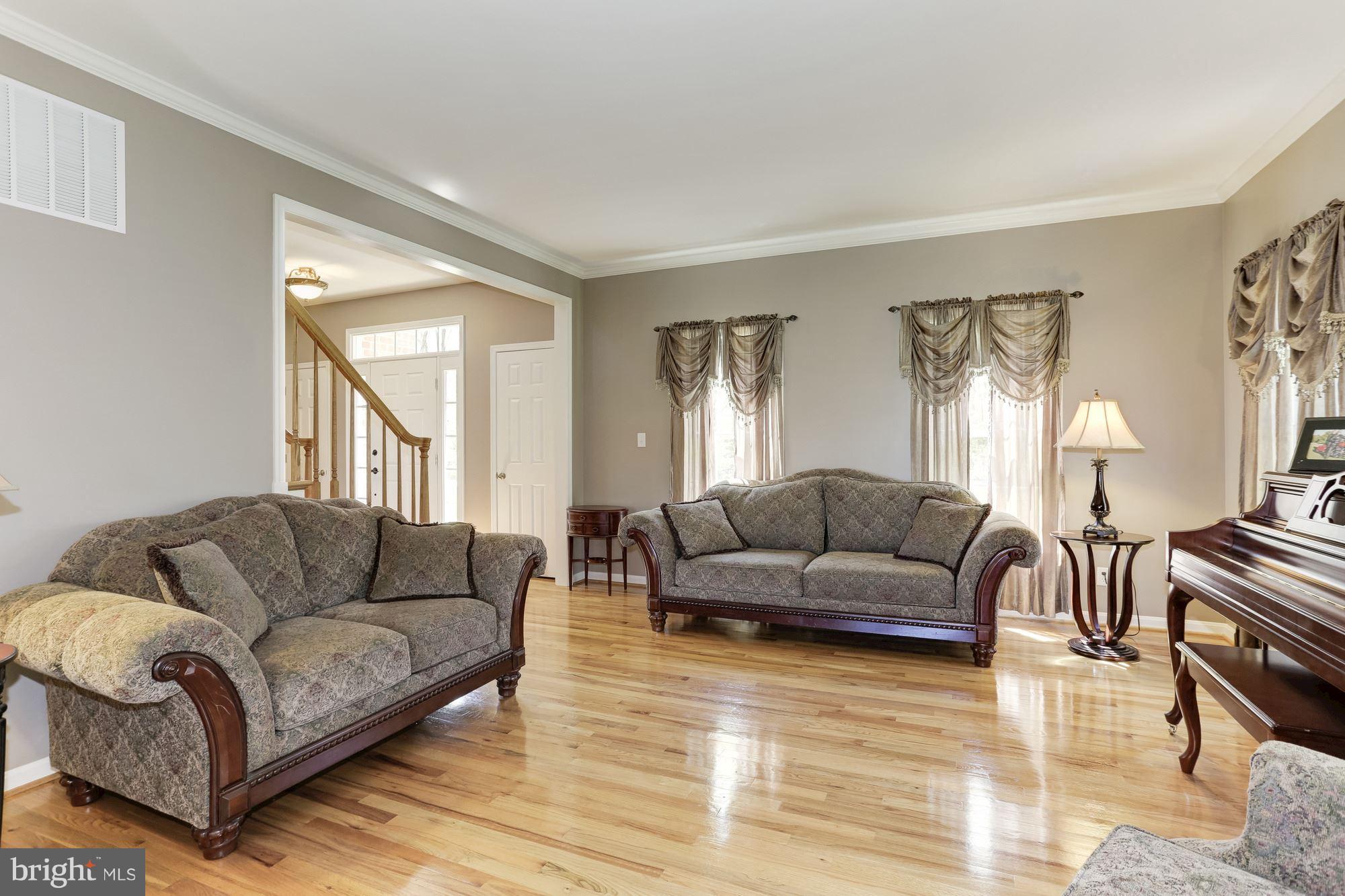 153 Likes Road Edgewater, MD 21037 - Photo 5 of 29 Family Room