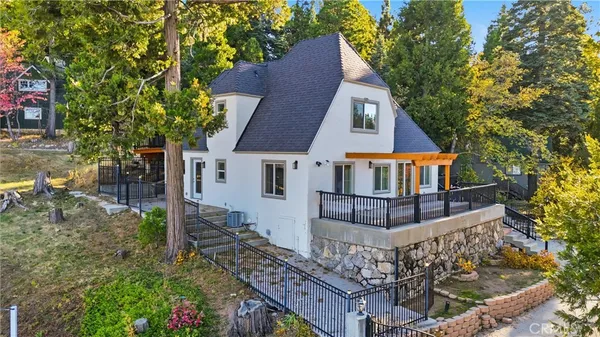 $980,880 | 27981 Lakes Edge Road, Lake Arrowhead, CA 92352