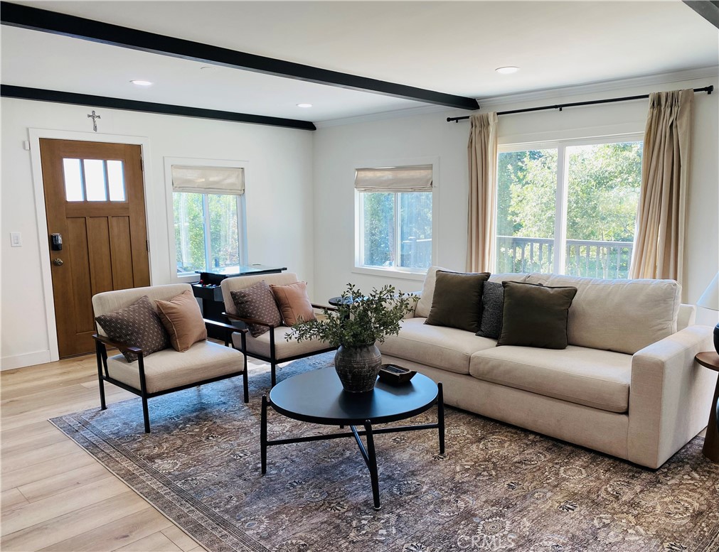 27981 Lakes Edge Road Lake Arrowhead, CA 92352 - Photo 15 of 64 Cozy Living room