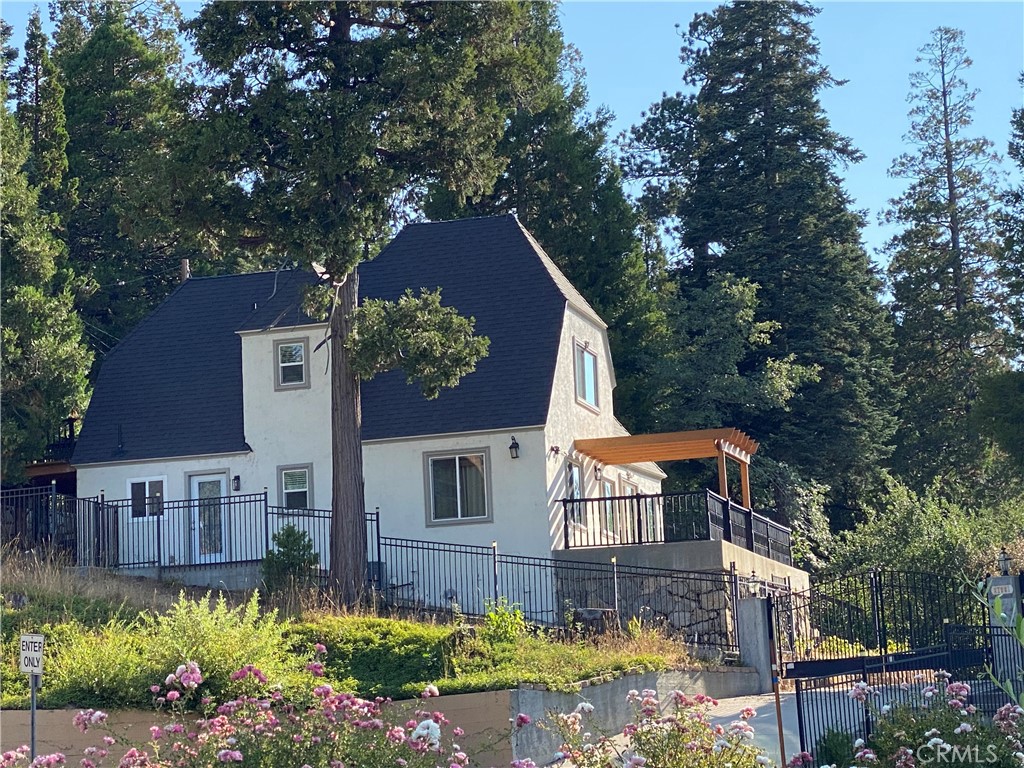 27981 Lakes Edge Road Lake Arrowhead, CA 92352 - Photo 3 of 64