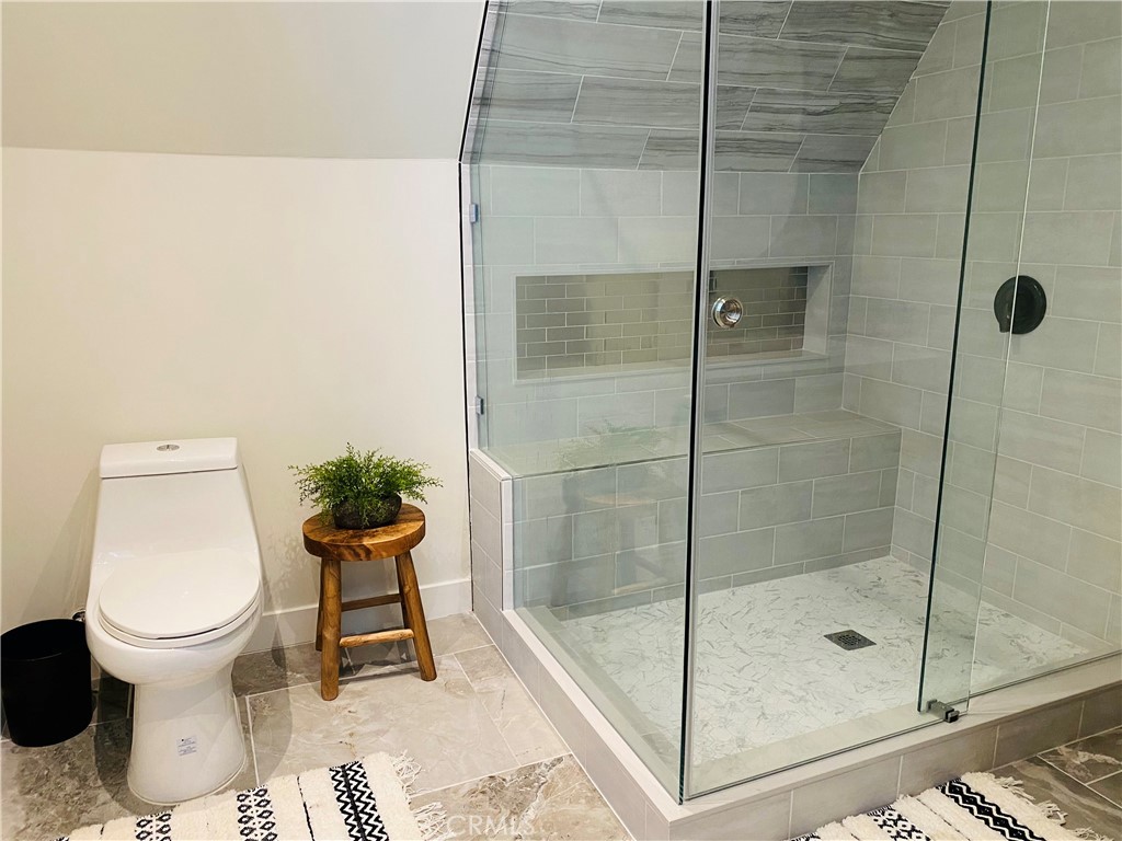 27981 Lakes Edge Road Lake Arrowhead, CA 92352 - Photo 50 of 64 Primary bath en suite 2