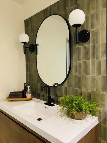 $980,880 | 27981 Lakes Edge Road, Lake Arrowhead, CA 92352