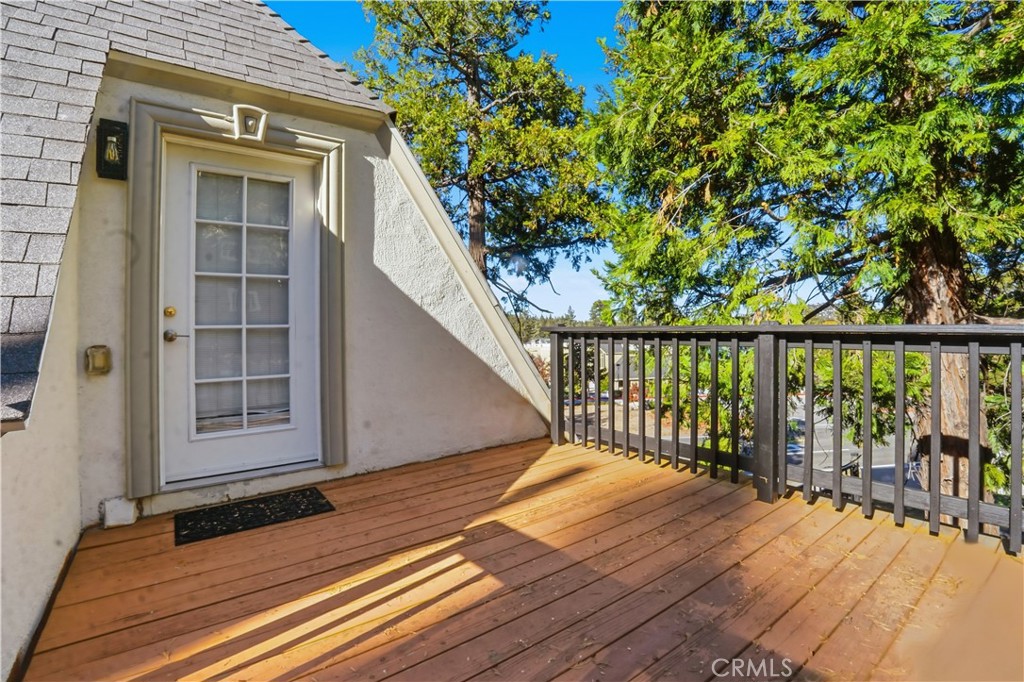 27981 Lakes Edge Road Lake Arrowhead, CA 92352 - Photo 53 of 64 Back Entry on Holiday Dr.