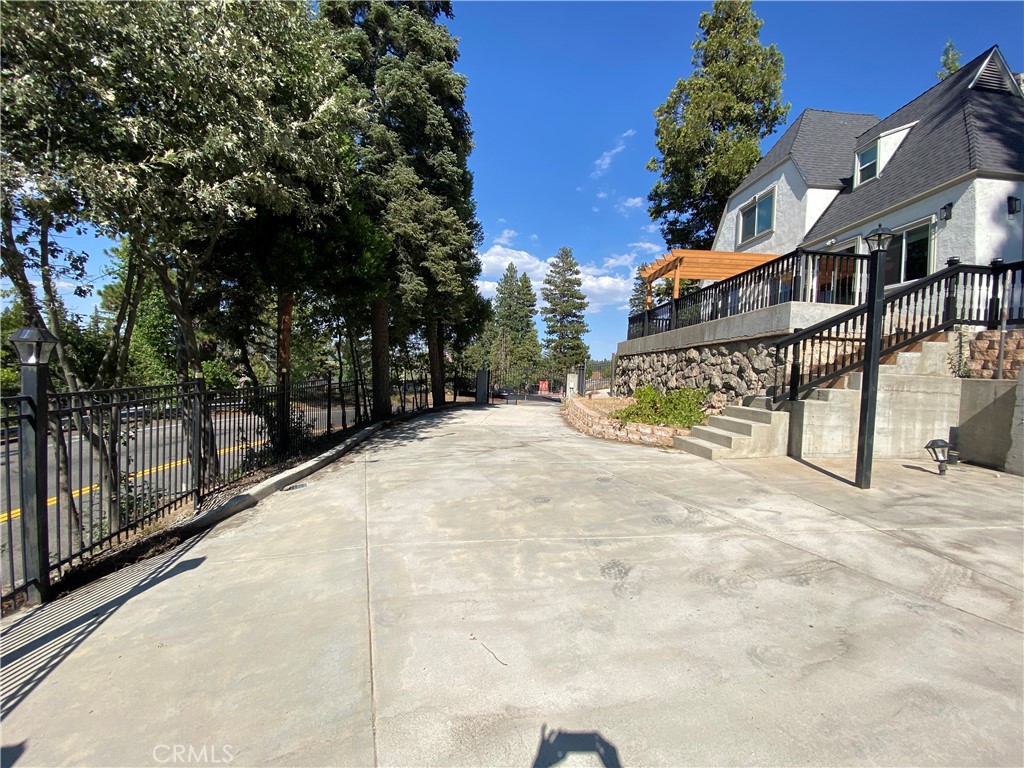 27981 Lakes Edge Road Lake Arrowhead, CA 92352 - Photo 59 of 64 Private Driveway