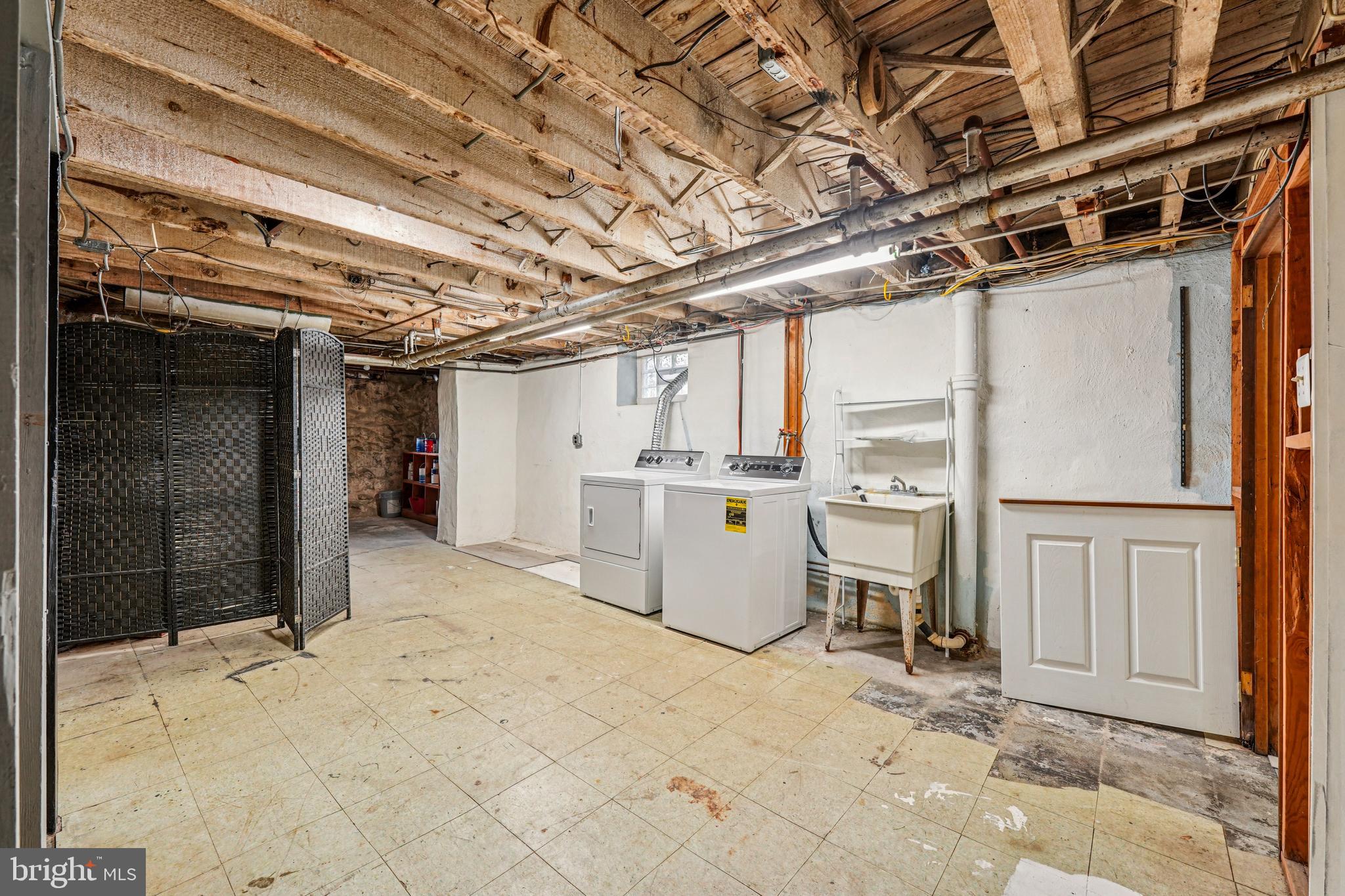 19 Wayne Avenue Springfield, PA 19064 - Photo 33 of 56 a view of a garage