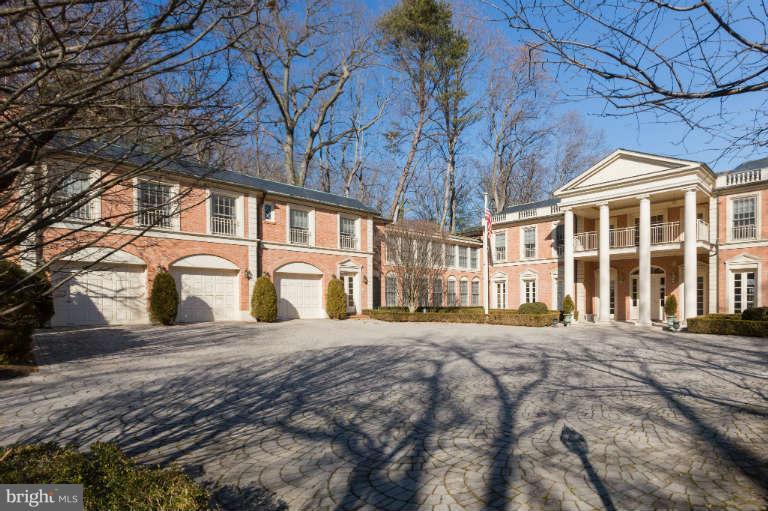 626 Chain Bridge Road McLean, VA 22101 - Photo 2 of 30 a view of a large building