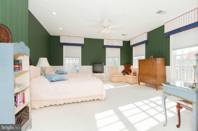 626 Chain Bridge Road McLean, VA 22101 - Photo 20 of 30 a bedroom with a bed and a couch