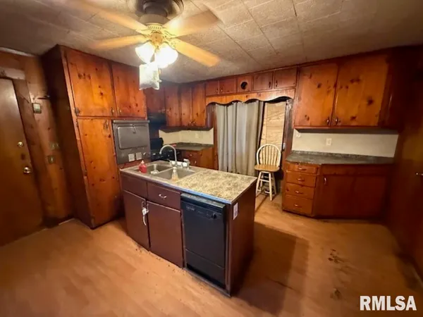 $59,900 | 1306 Lake Street, Kewanee, IL 61443
