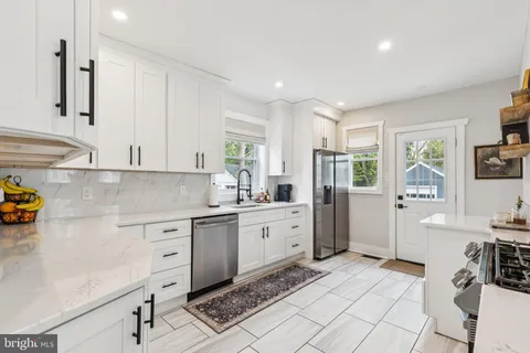 $600,000 | 810 West Collings Avenue, Collingswood, NJ 08107