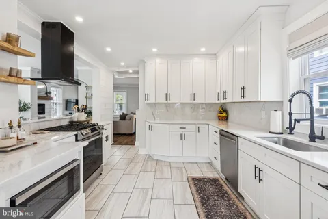 $600,000 | 810 West Collings Avenue, Collingswood, NJ 08107
