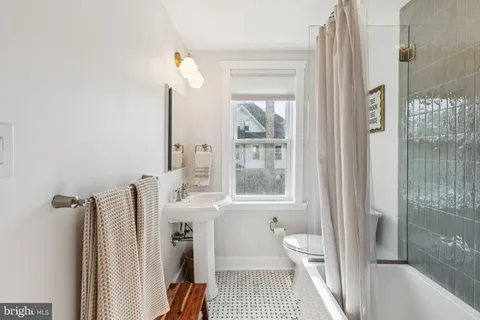 $600,000 | 810 West Collings Avenue, Collingswood, NJ 08107