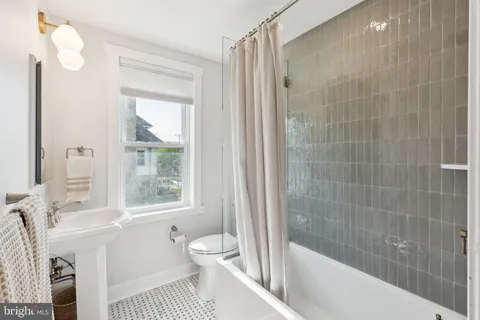 $600,000 | 810 West Collings Avenue, Collingswood, NJ 08107
