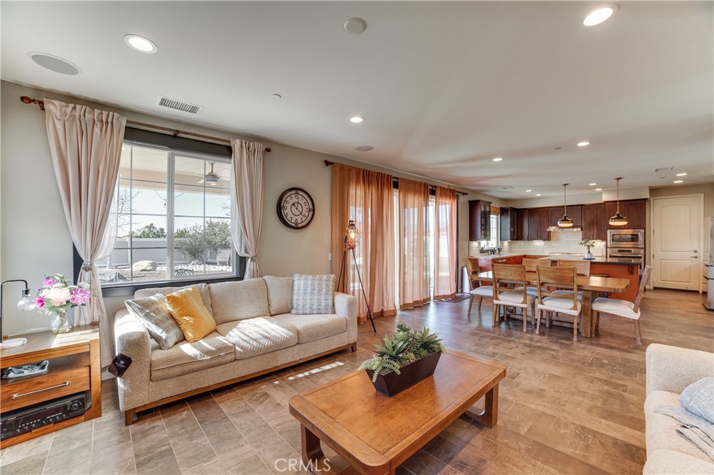 1653 Lucas Lane Redlands, CA 92374 - Photo 3 of 24