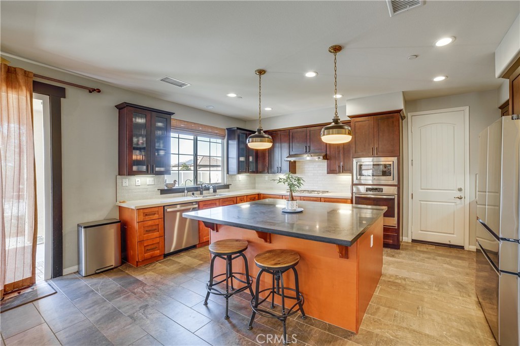 1653 Lucas Lane Redlands, CA 92374 - Photo 9 of 24