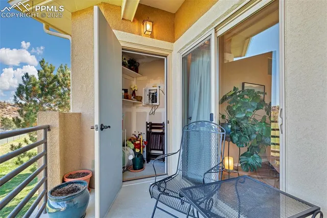 a view of entryway and hall