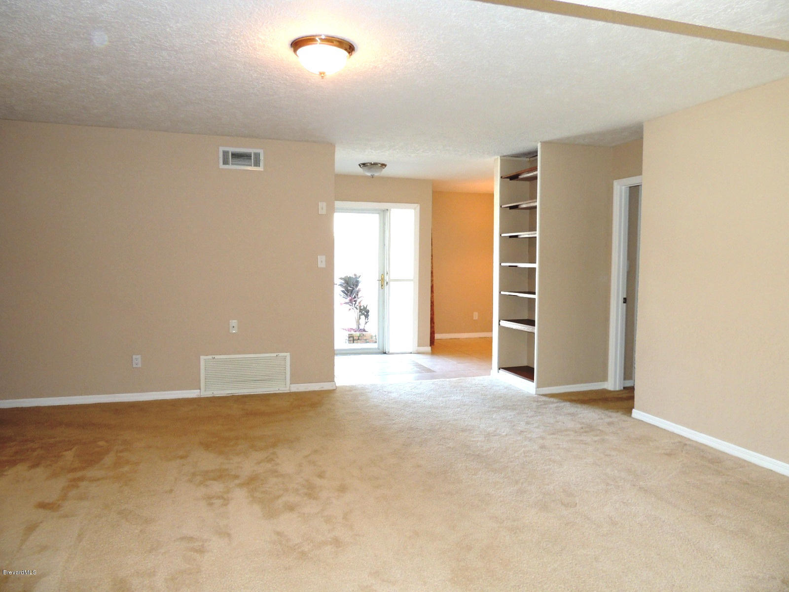 991 Beacon Road Rockledge, FL 32955 - Photo 6 of 13 Large Living Area