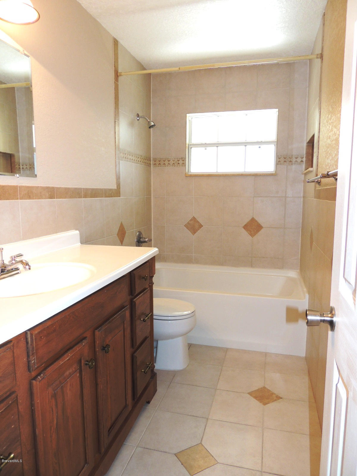 991 Beacon Road Rockledge, FL 32955 - Photo 10 of 13 Guest Bath