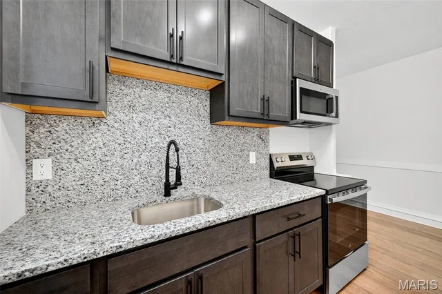 $1,350 | 5803 South Kings Highway Boulevard, Unit 1S, St. Louis, MO 63109