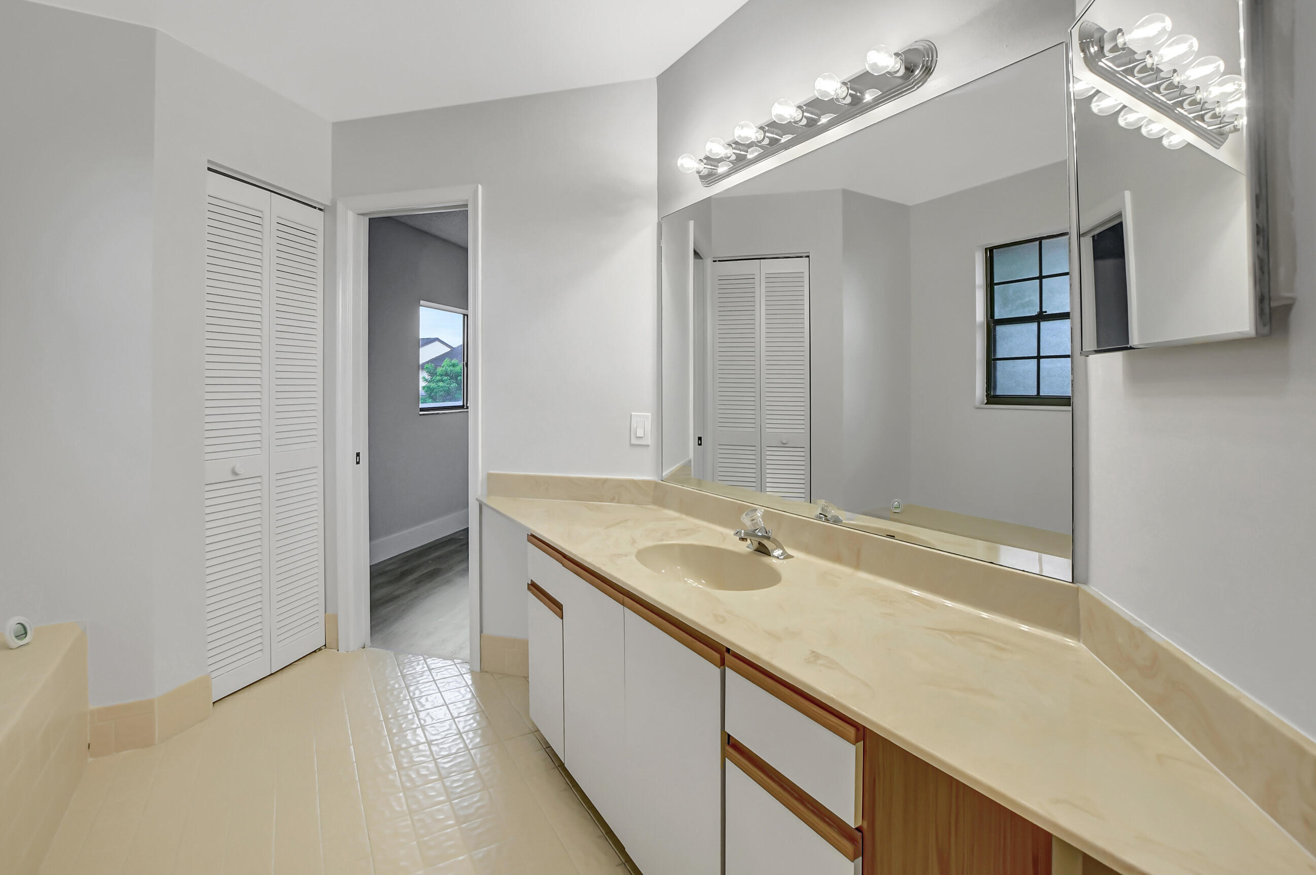 20933 Boca Ridge Drive South Boca Raton, FL 33428 - Photo 27 of 38 34_ebf_0776