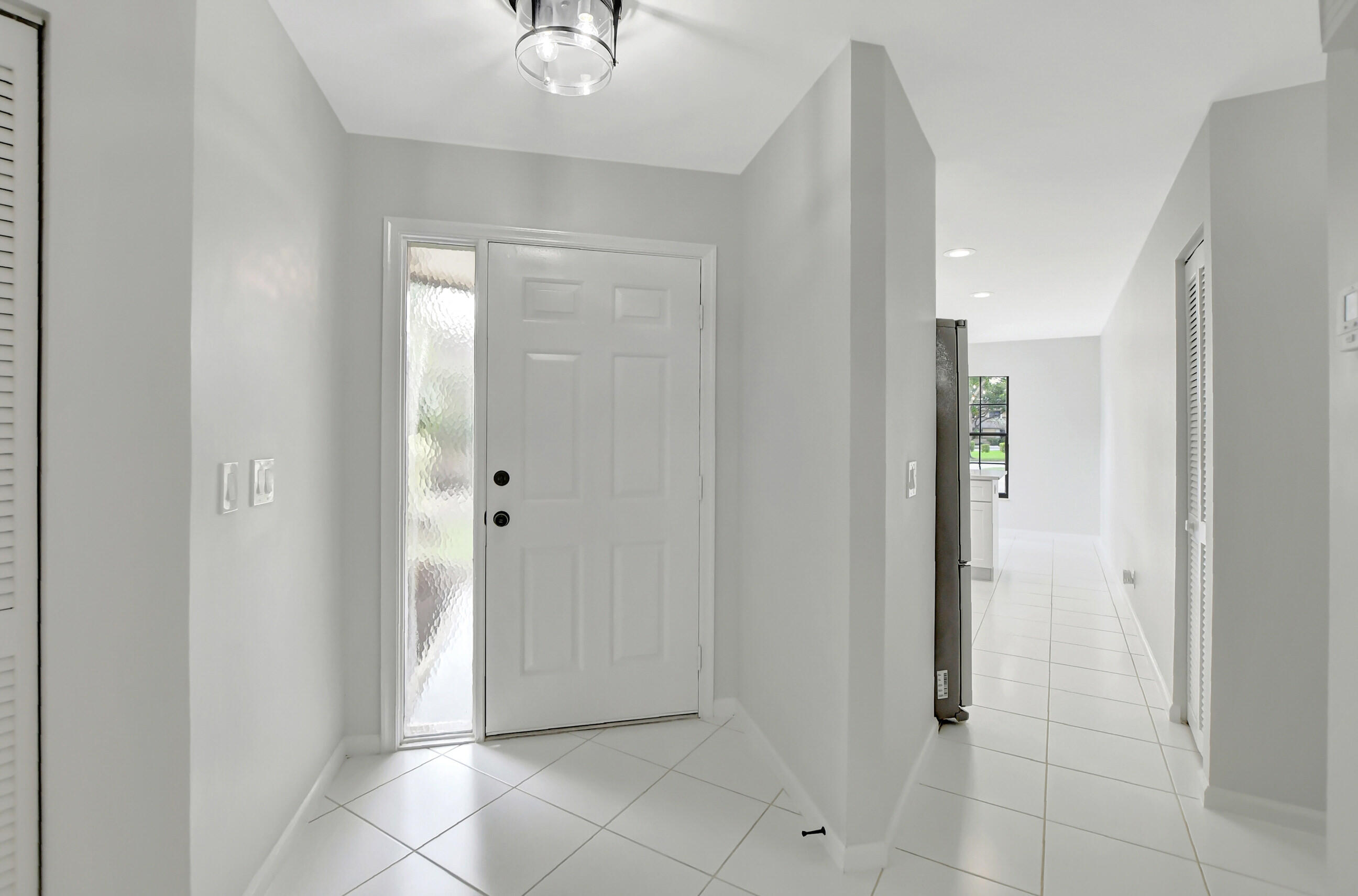 20933 Boca Ridge Drive South Boca Raton, FL 33428 - Photo 3 of 38 08_ebf_0646