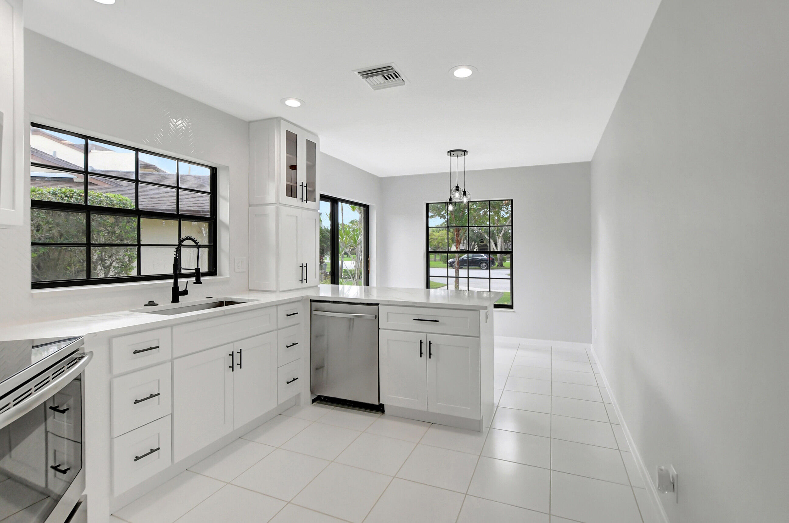 20933 Boca Ridge Drive South Boca Raton, FL 33428 - Photo 4 of 38 09_ebf_0651