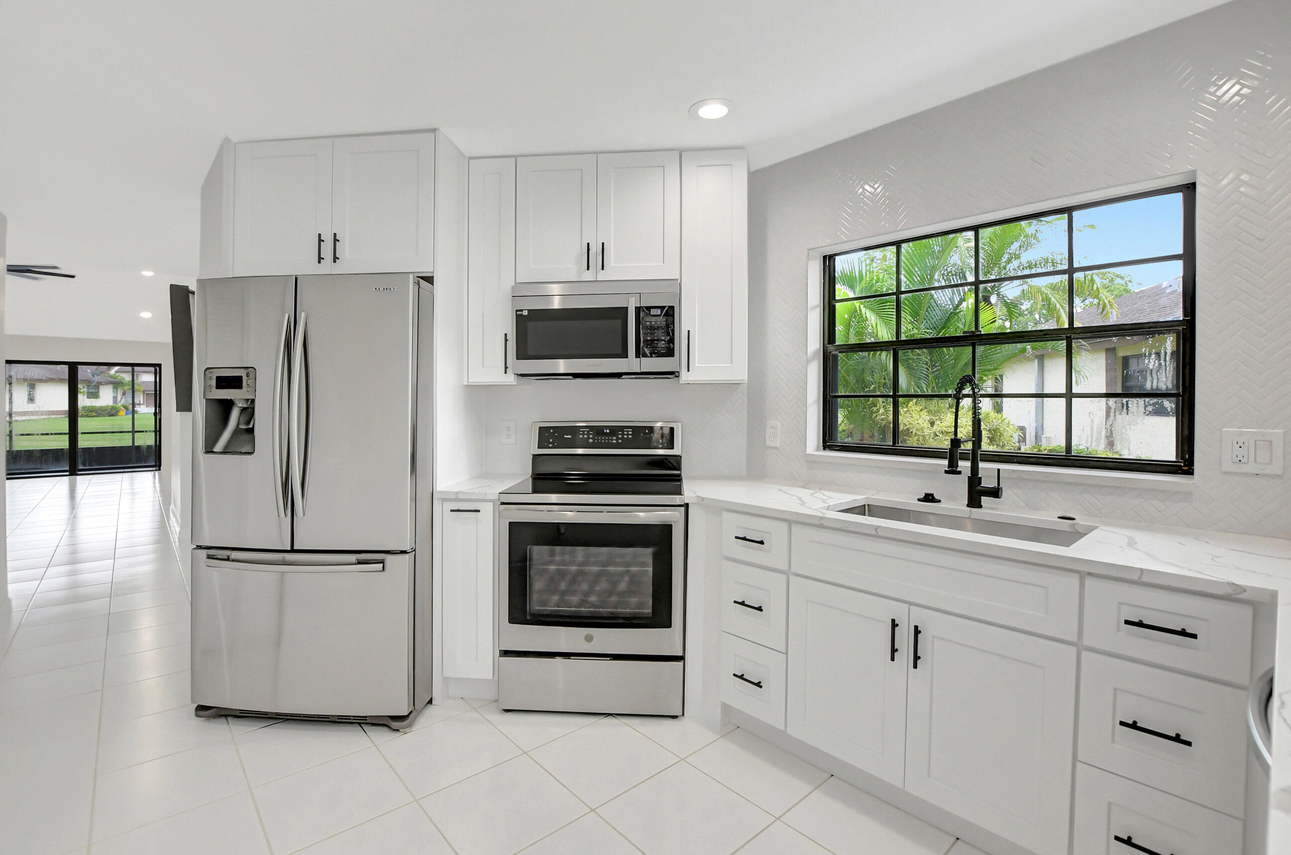 20933 Boca Ridge Drive South Boca Raton, FL 33428 - Photo 5 of 38 10_ebf_0656