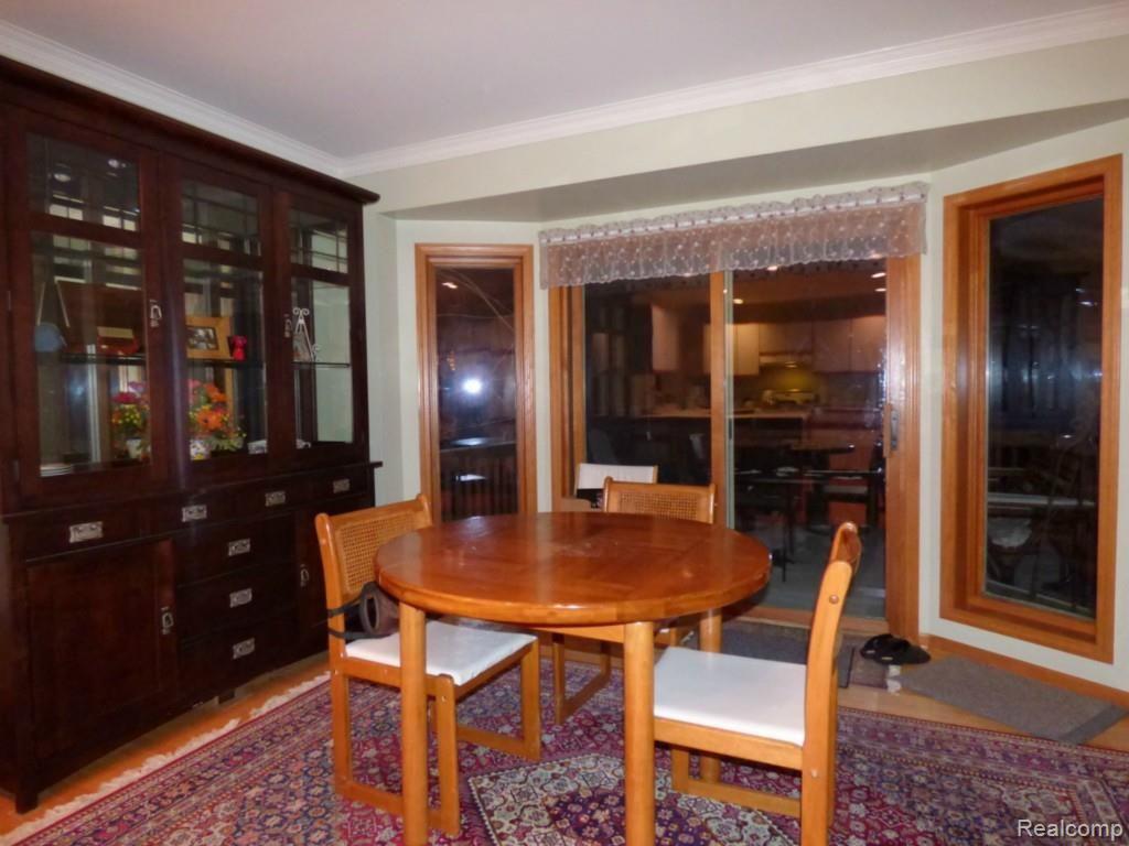 2330 Sunny Ridge Drive Pinckney, MI 48169 - Photo 4 of 21 4 DINING AREA.jpg