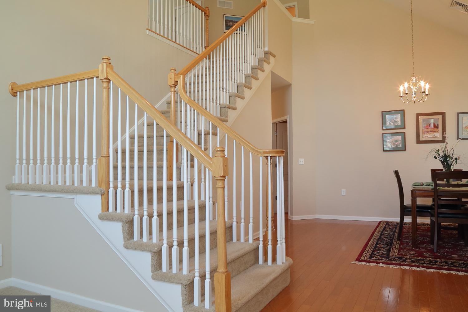 FOYER STAIRWAY