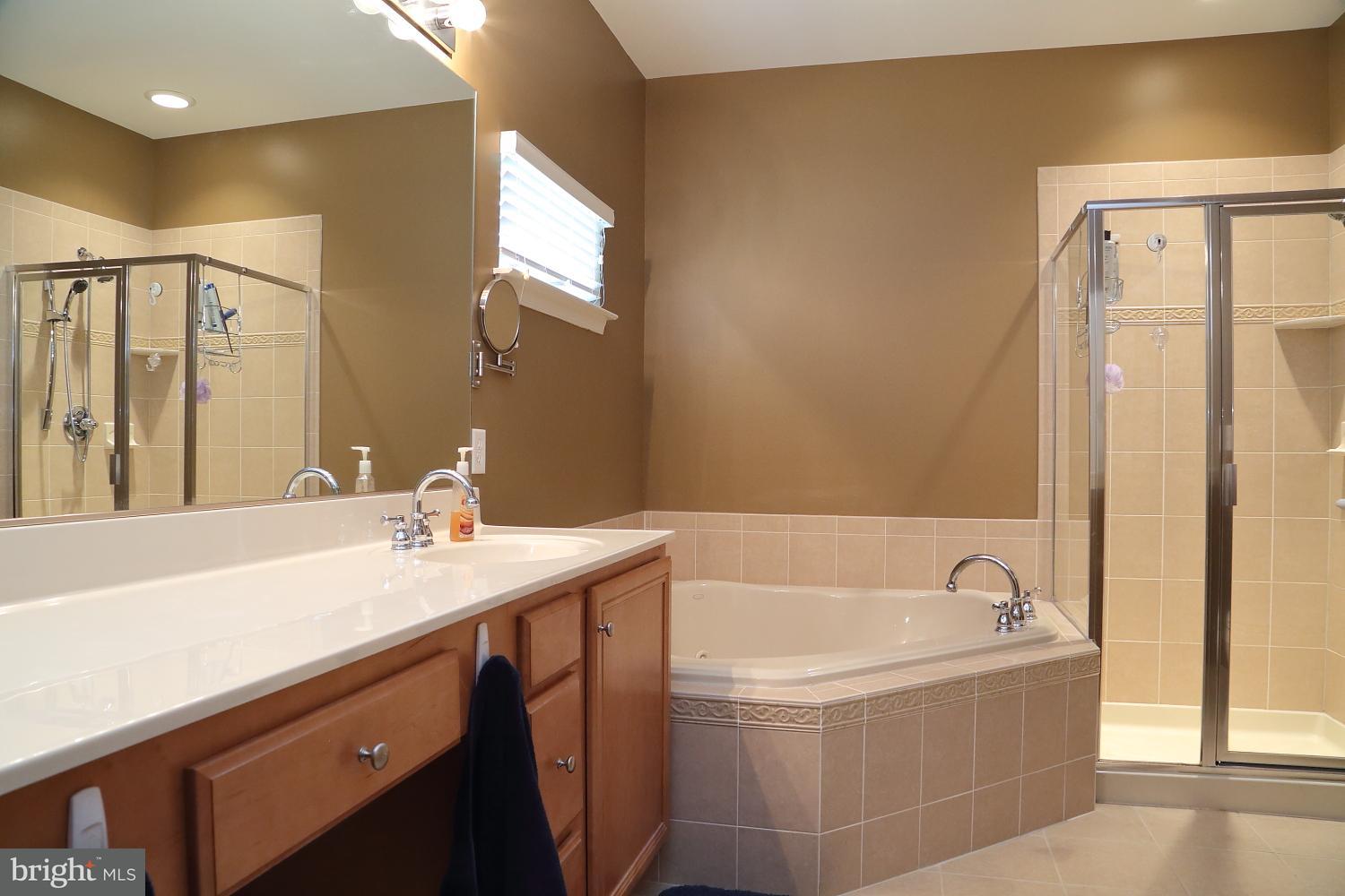1957 Speedwell Road Lancaster, PA 17601 - Photo 22 of 32 MASTER BATHROOM
