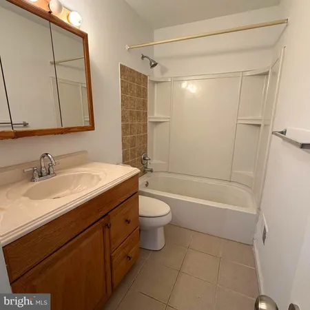 $2,400 | 447 N Mount, Bensalem, PA 19020