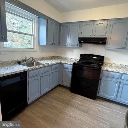 $2,400 | 447 N Mount, Bensalem, PA 19020