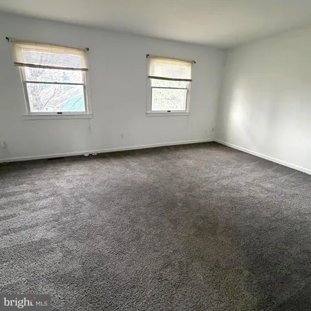 $2,400 | 447 N Mount, Bensalem, PA 19020