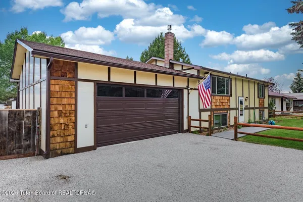 $485,000 | 469 South Madison Avenue, Pinedale, WY 82941