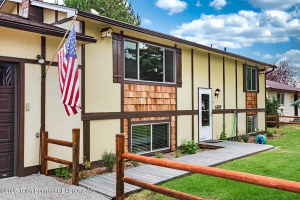 $485,000 | 469 South Madison Avenue, Pinedale, WY 82941