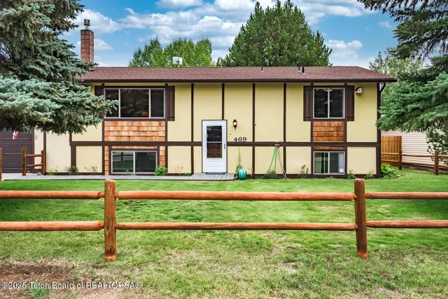 $495,000 | 469 South Madison Avenue, Pinedale, WY 82941