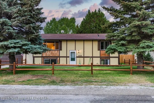 $485,000 | 469 South Madison Avenue, Pinedale, WY 82941