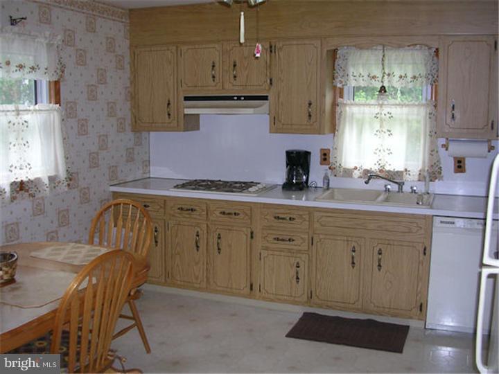3 Wharian Court Yardville, NJ 08620 - Photo 4 of 7 Kitchen