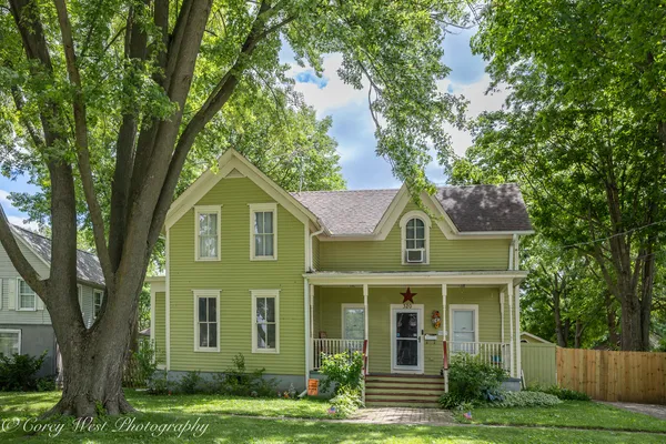 $320,000 | 320 East High Street, Sycamore, IL 60178