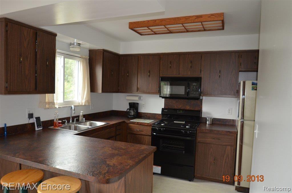 4862 Clarkston Road Clarkston, MI 48348 - Photo 6 of 28 KITCHEN 2