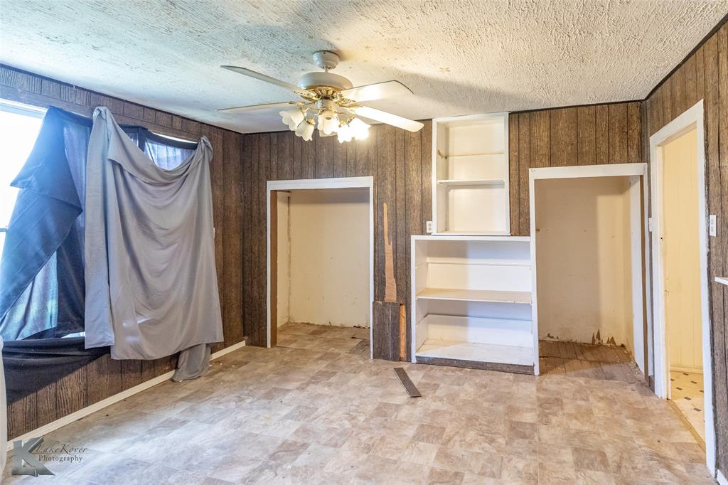 711 South Neches Street Coleman, TX 76834 - Photo 6 of 26 a view of an entryway with a chandelier