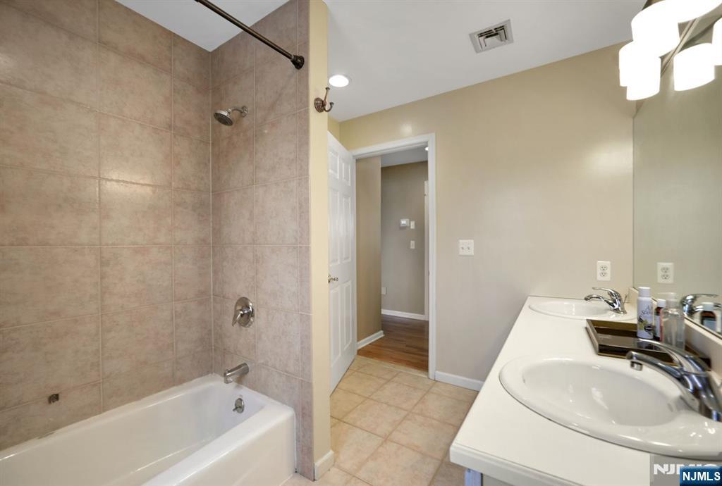 1 Broadway Park Ridge, NJ 07656 - Photo 15 of 33