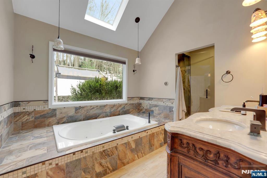 1 Broadway Park Ridge, NJ 07656 - Photo 18 of 33