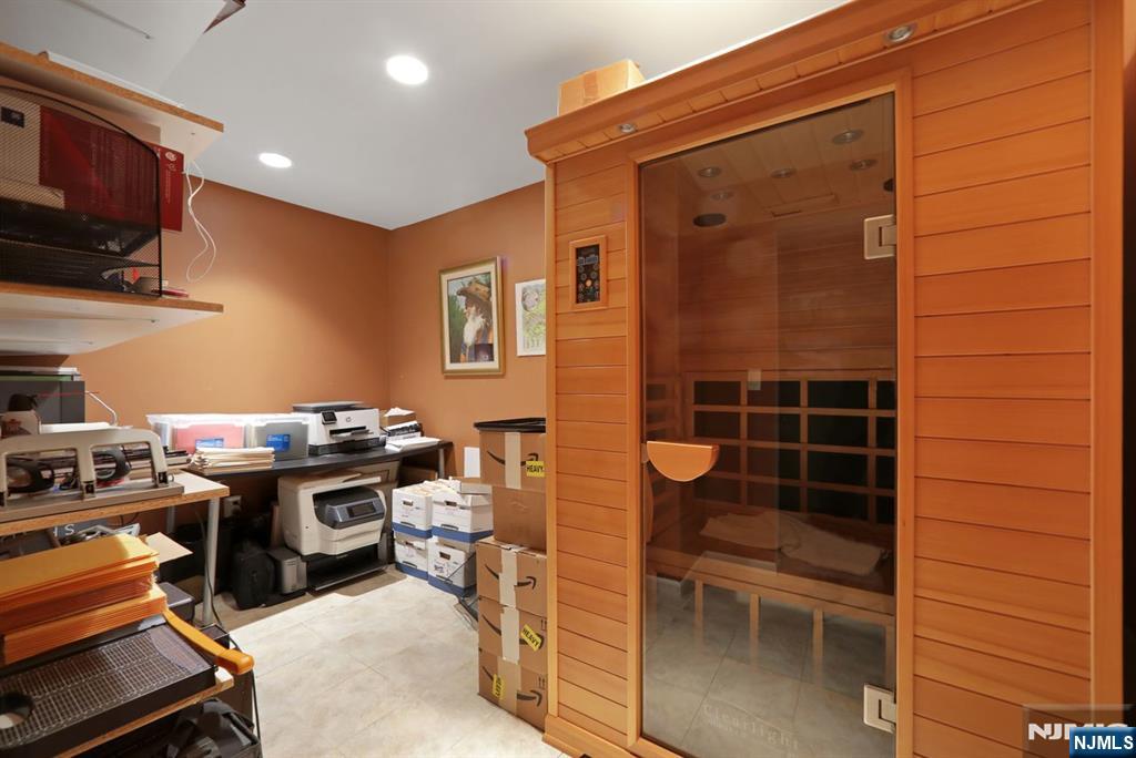 1 Broadway Park Ridge, NJ 07656 - Photo 25 of 33