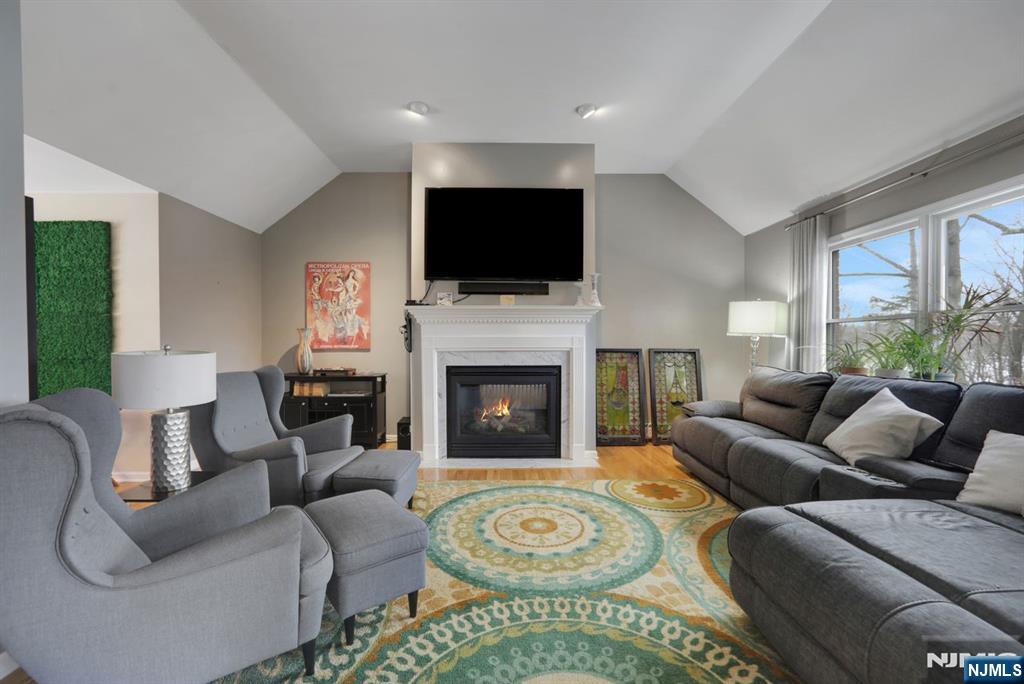 1 Broadway Park Ridge, NJ 07656 - Photo 6 of 33