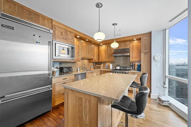 $1,495,000 | 5 Renaissance Square, Unit 23G, White Plains, NY 10601