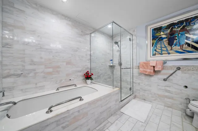 $1,495,000 | 5 Renaissance Square, Unit 23G, White Plains, NY 10601