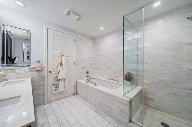 $1,495,000 | 5 Renaissance Square, Unit 23G, White Plains, NY 10601