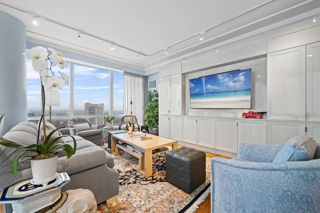 $1,495,000 | 5 Renaissance Square, Unit 23G, White Plains, NY 10601